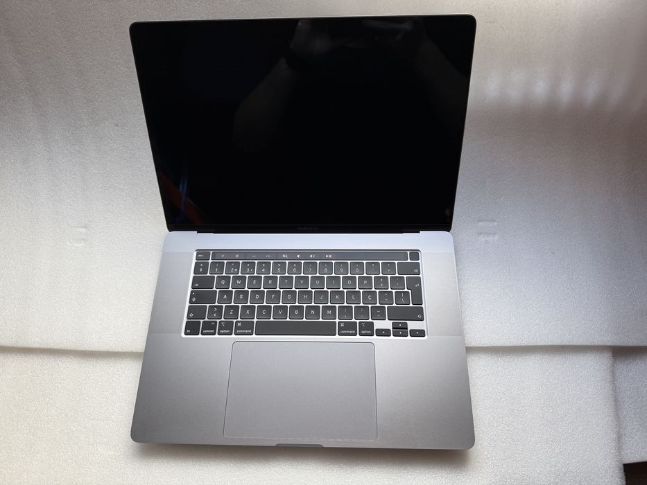 MacBook Pro 16” (2019) — i9 | 16 GB RAM | 1 TB SSD