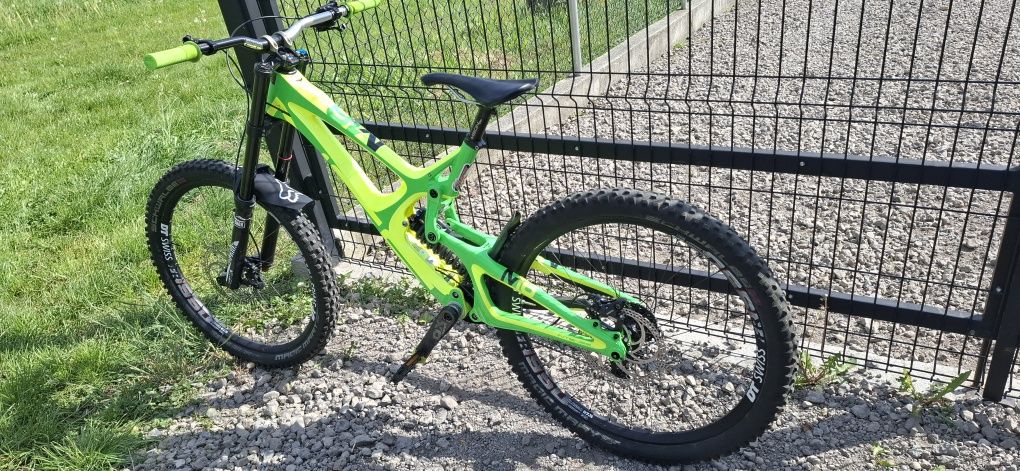 Rower Intense M16 2018 Trek Session8 Downhiil V10
Santa Cruz