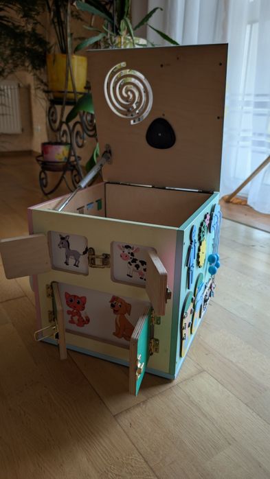 Бізікуб, busyboard, бізіборд