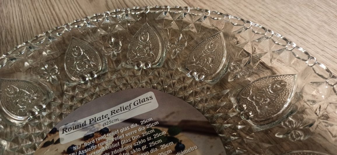 Nowa śliczna patera szklana zdobiona 25 cm talerz na ciasto owoce
