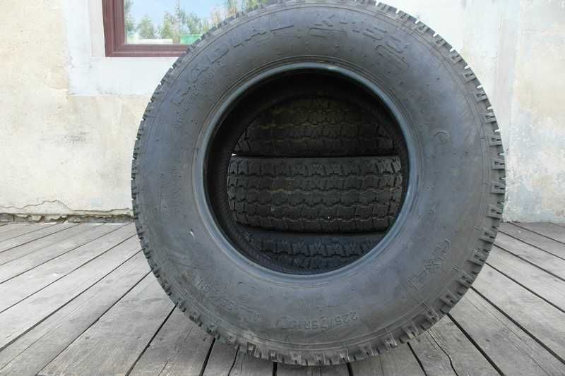 UAZ Opona 225/75/R16 Opony  Radialne Bezdętkowe UAZ 469, 452