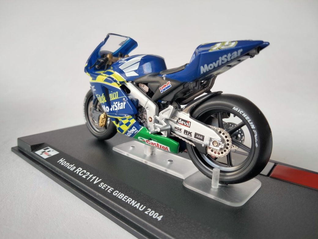 1:24 Honda RC211V #15 - Sete Gibernau (2004)