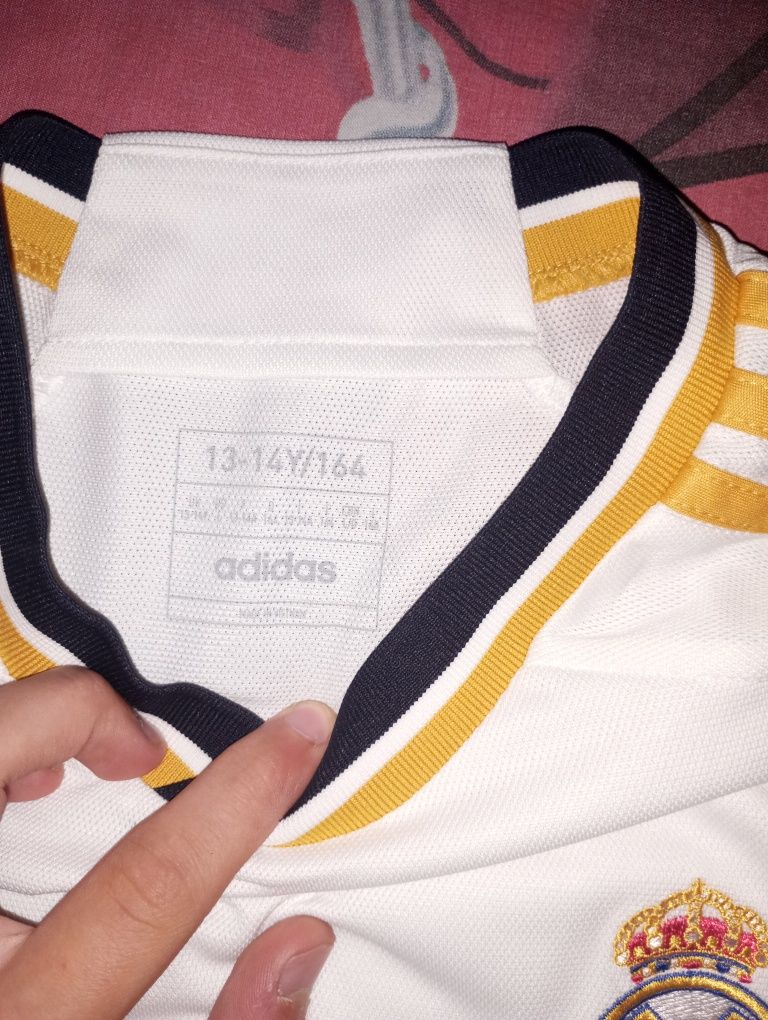 Camisola real Madrid. Troco por retzo ou redhouse