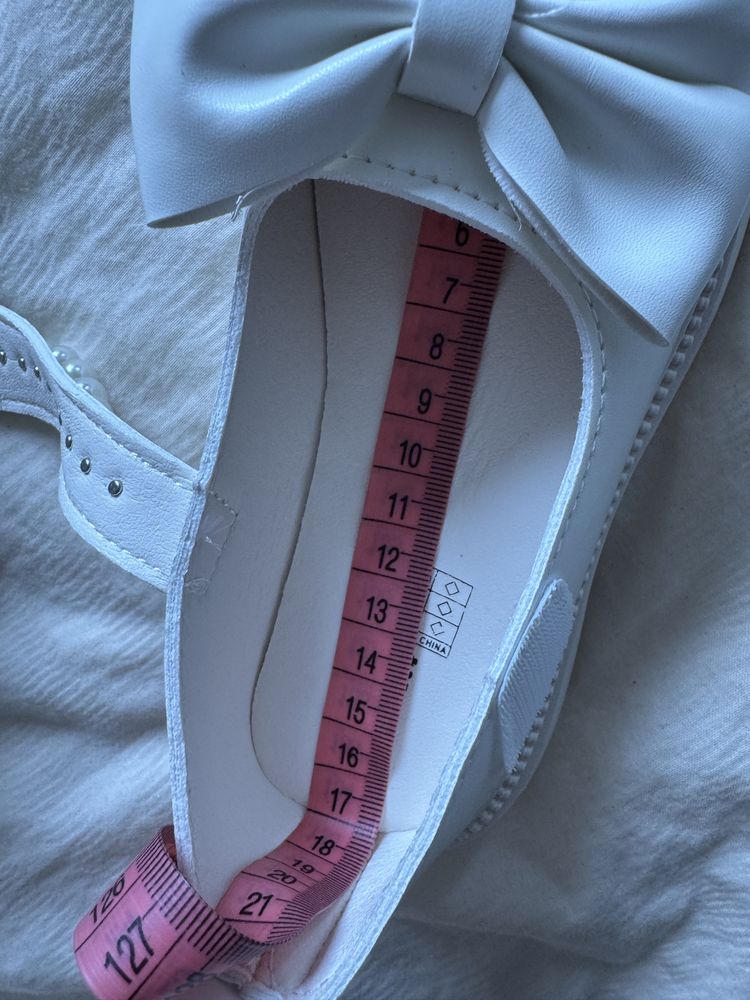 Nowe buty z kokardkami 27