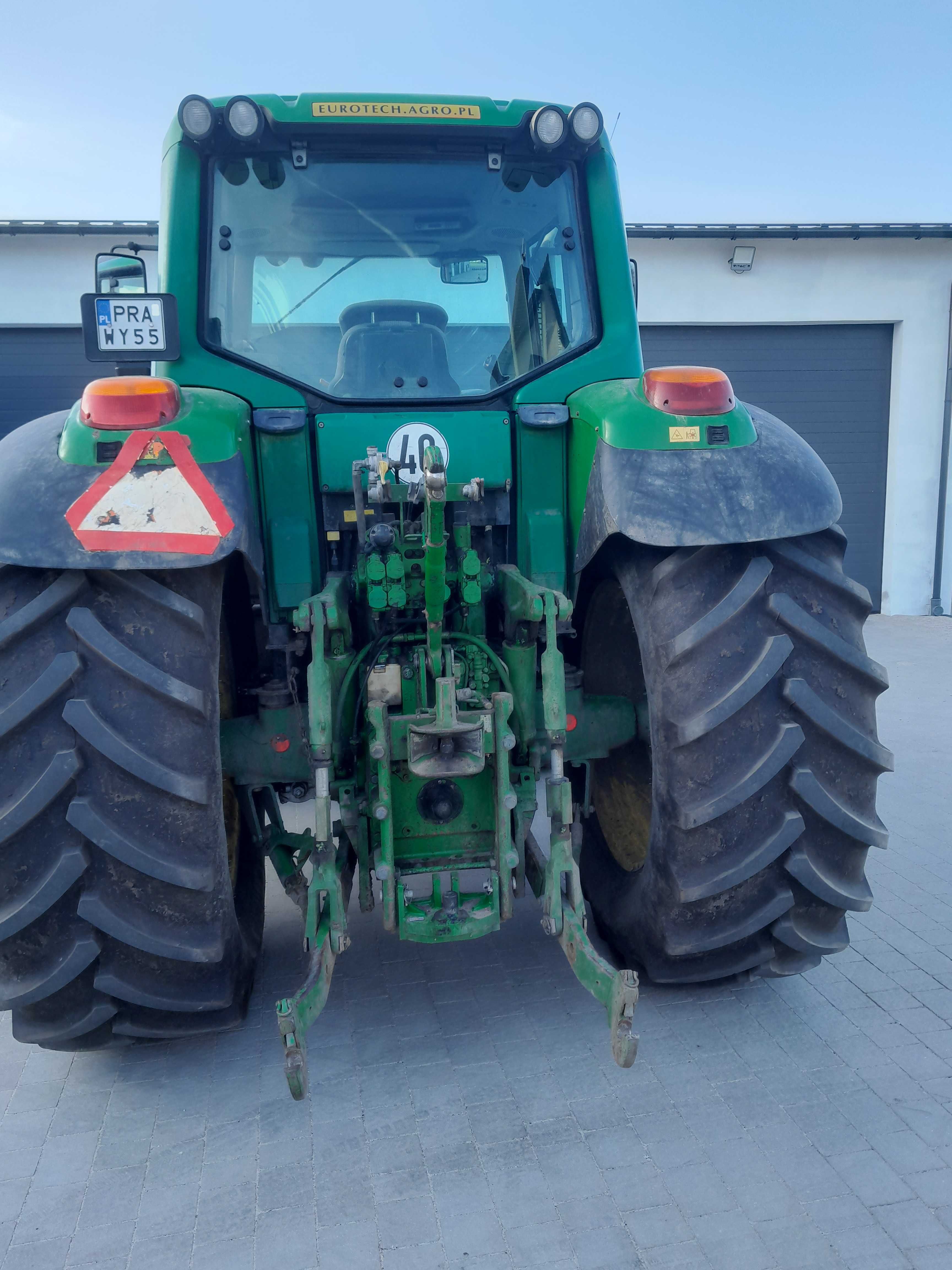 Ciągnik John Deere 6820