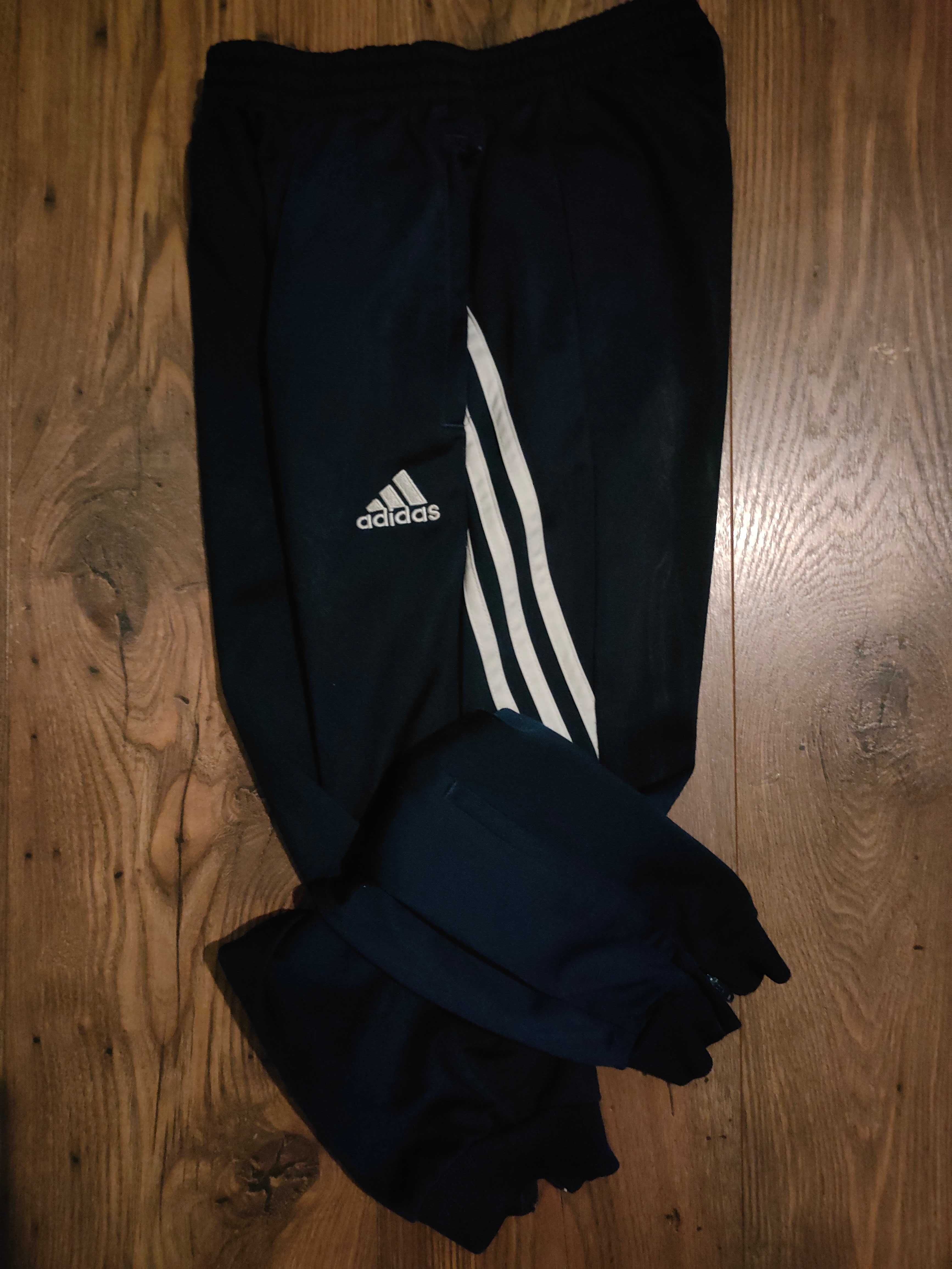 świetne dresowe spodnie ADIDAS z zamkami