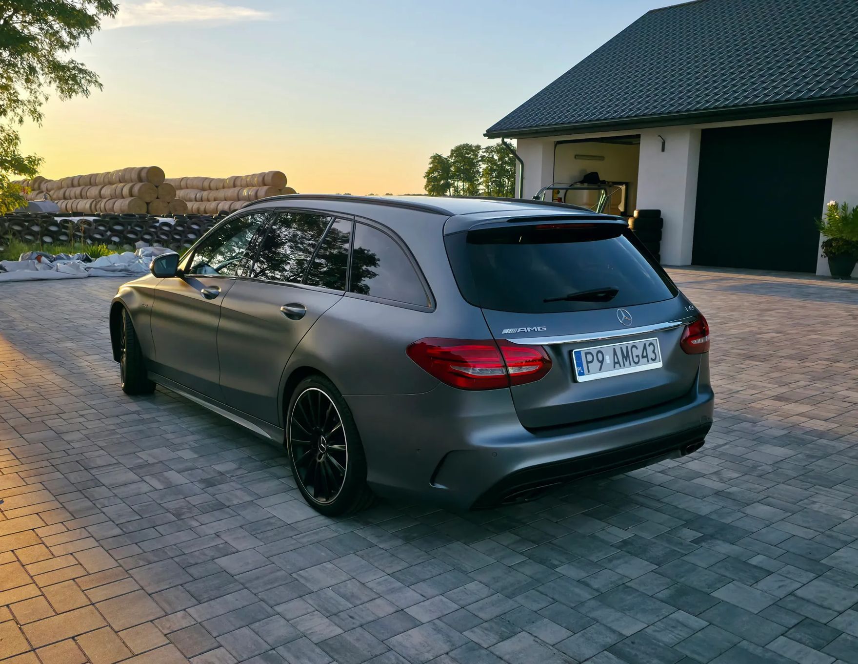 Mercedes-Benz Klasa C Mercedes-Benz C43 AMG 4MATIC – 2016 – SELENITE GRAY SHAPE (297U)