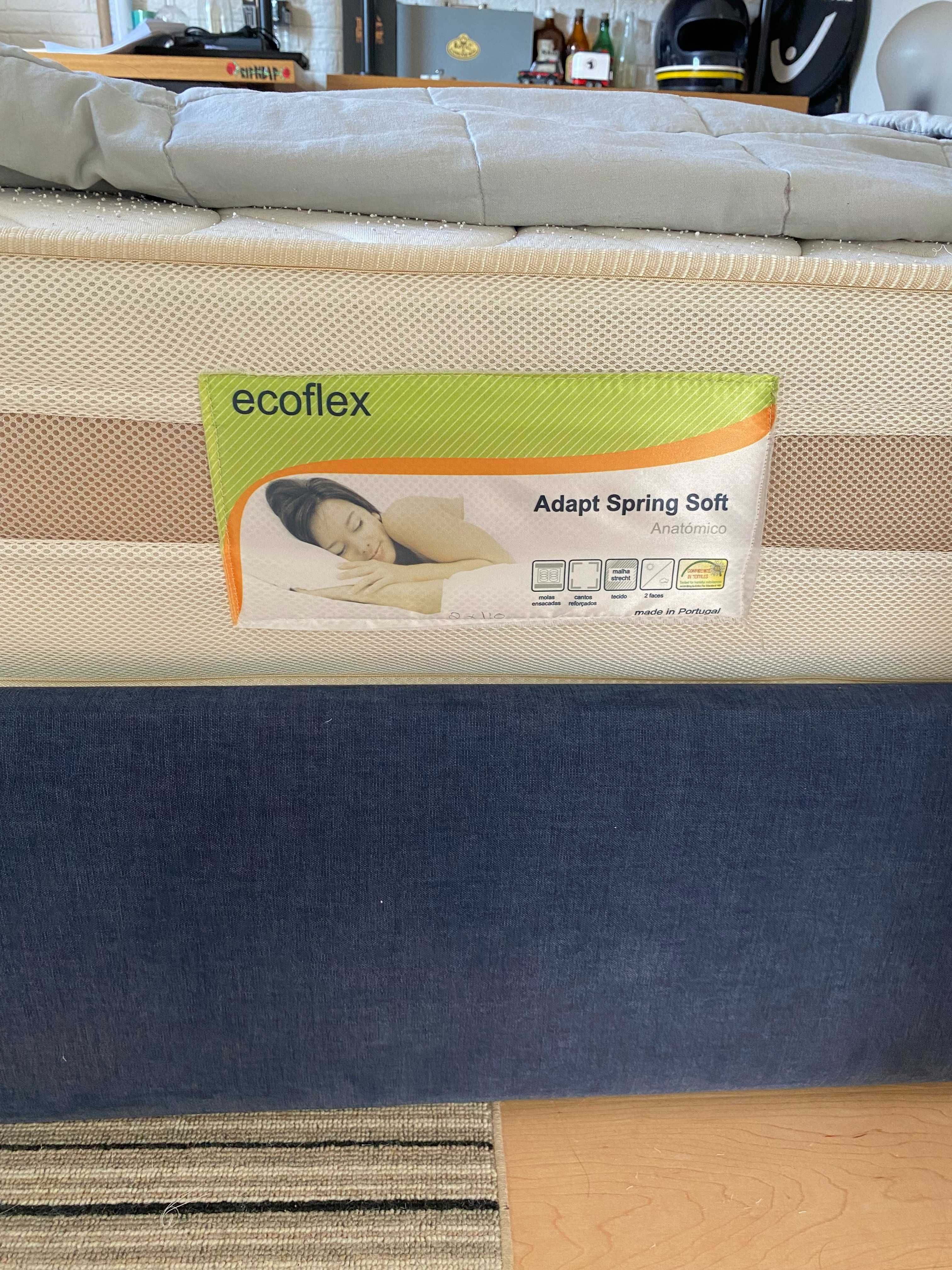 Cama de corpo e meio estofada e com colchão Ecoflex