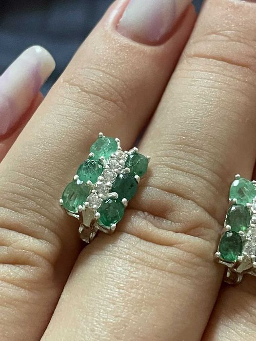 Серебряные серьги с натуральным  изумрудом