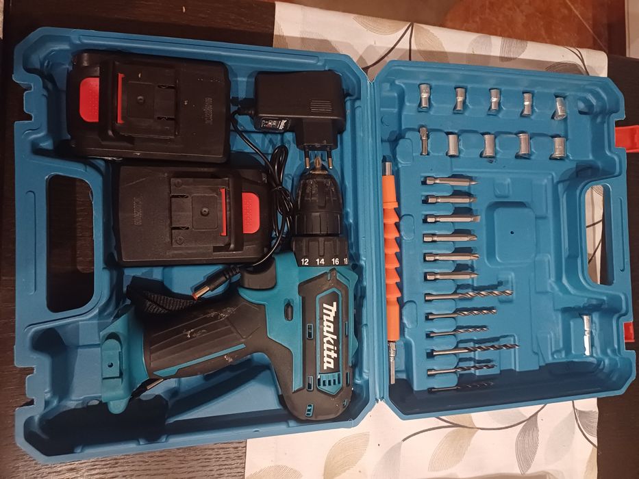 Шуроповерт makitta.