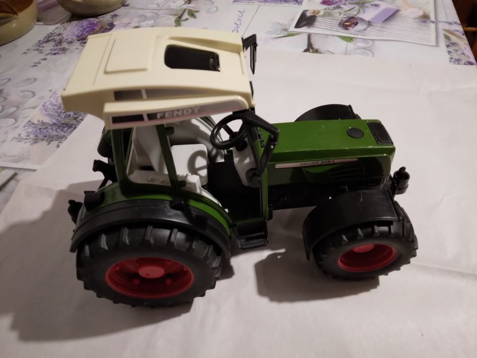 Bruder traktor fendt