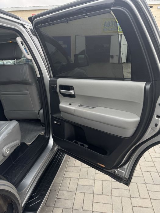 Toyota sequoia platinum