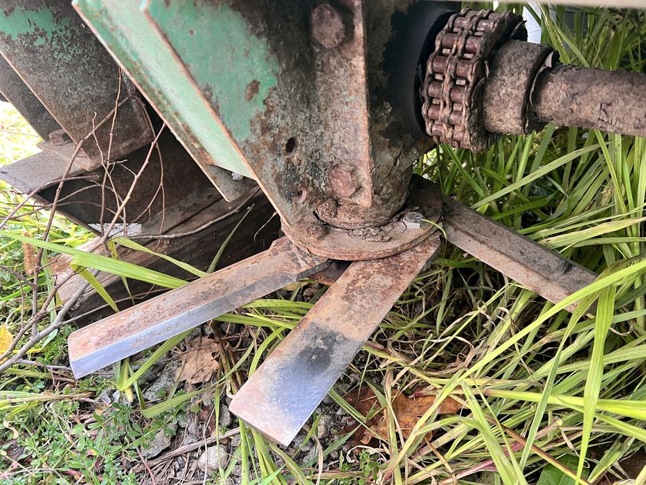 Жатка кукурудзяна КМС 6 з сечкарем. Під Нью Холланд