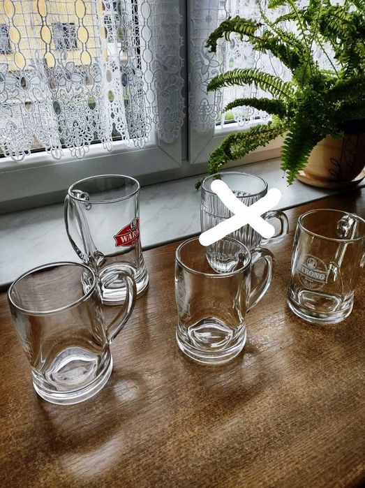 Śliczne kufle do piwa w stanie idealnym