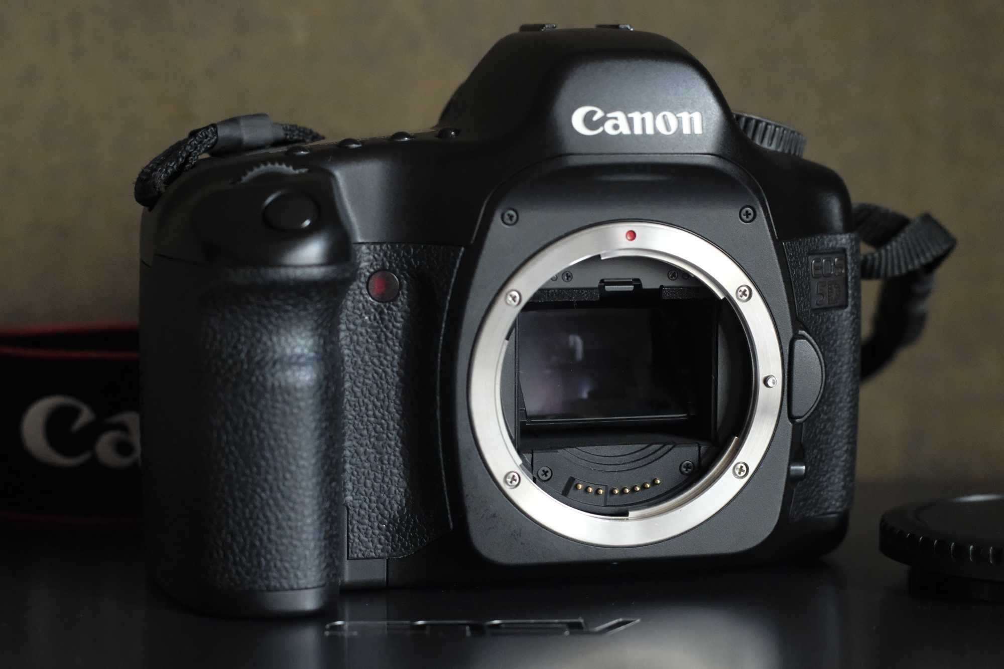 Продам ЛЕГЕНДУ Пробіг 2585 кадрів CANON 5D Первопятак