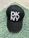 Czapka z daszkiem DKNY