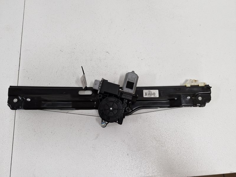 FIAT 500L PODNOŚNIK MECHANIZM SZYBY LEWY PRZÓD 6 PIN EU EUROPA 51980518