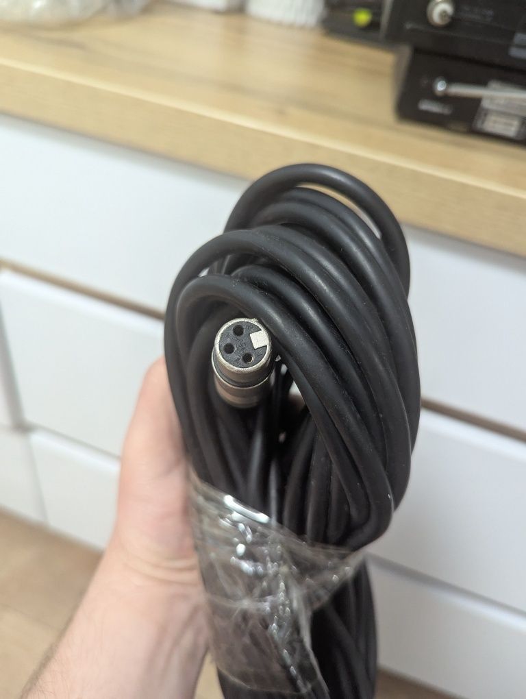 Набір радіомікрофонів SHURE UHF-LX88-III і база ALPHARD