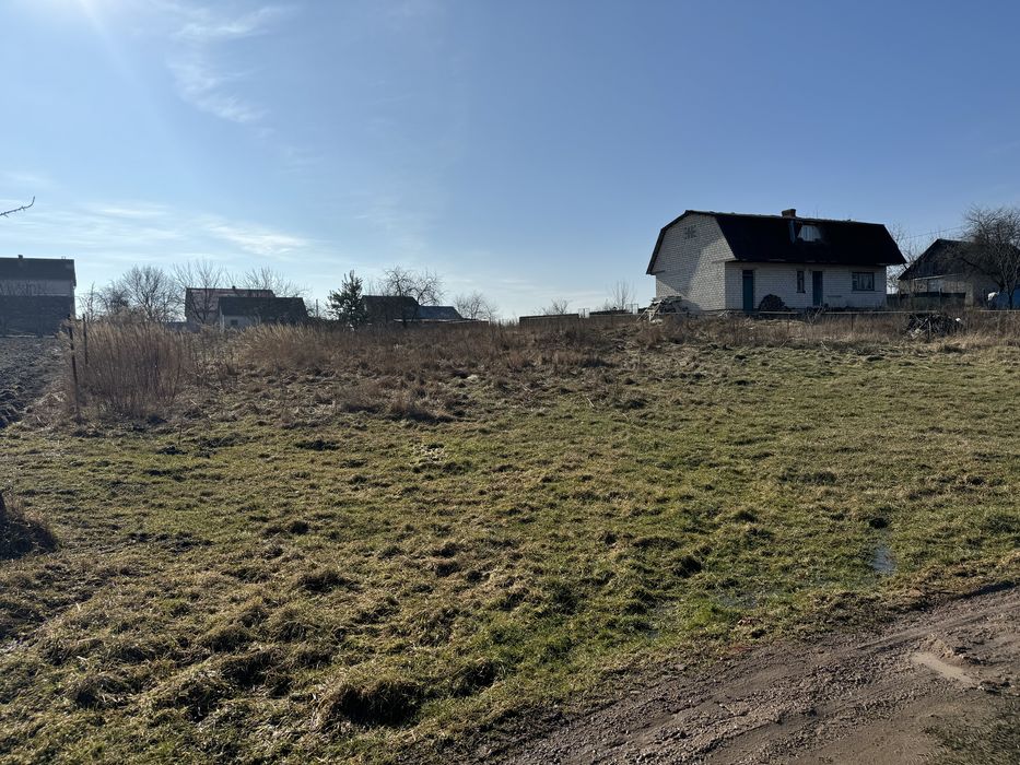 Ділянка в Кустині з світлом