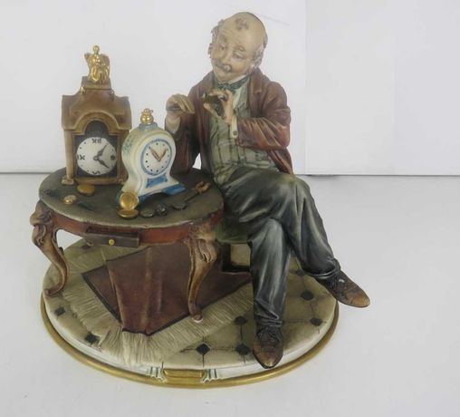 Винтажная фарфоровая статуэтка часовщик Каподимонте
