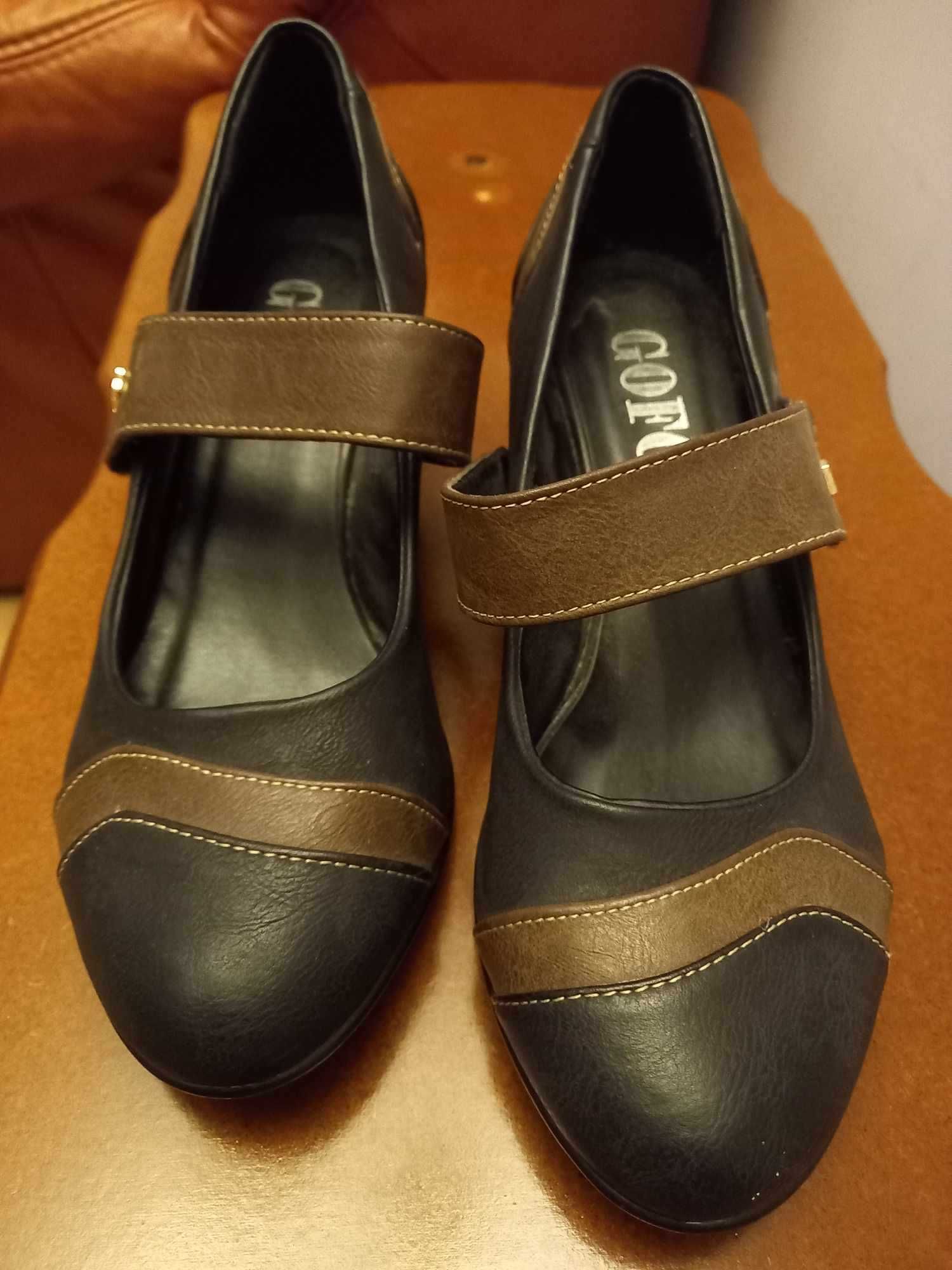 Buty damskie na koturnie 40 ale raczej 39