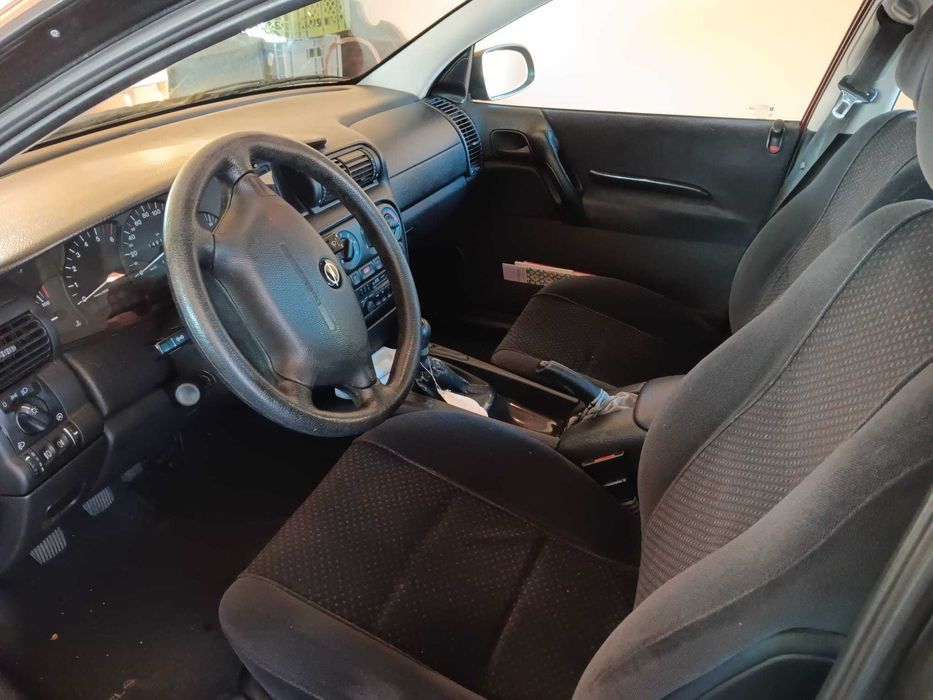 Opel Omega em ótimo estado