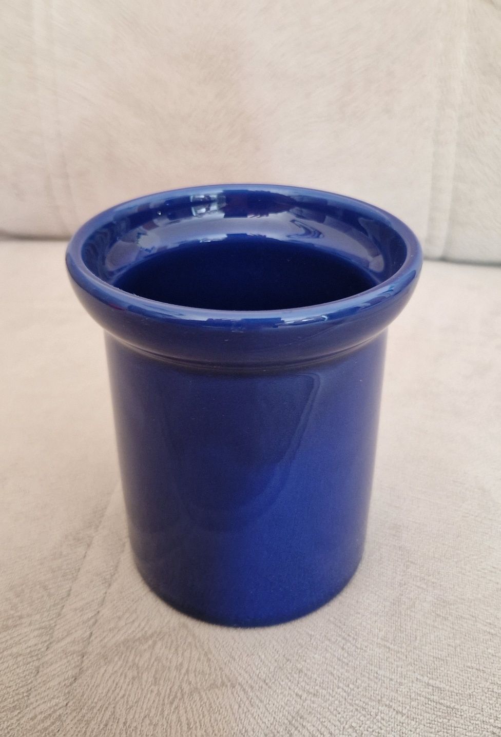 Ceramiczny pojemnik toaletowy