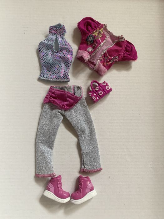 Аутфіти для ляльок Барбі
