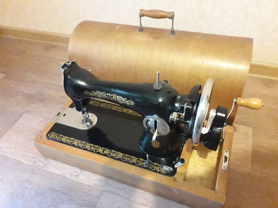 Швейная машина ПМЗ в отличном состоянии с футляром