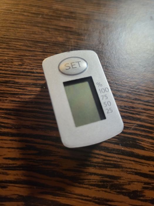 Cyfrowy higrometr, miernik wilgotności itd.