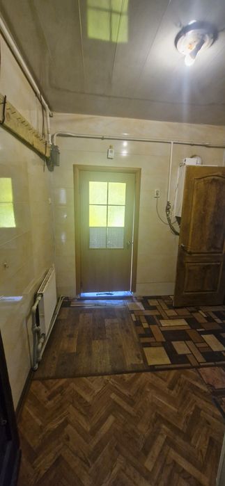 Полтава. 2ком с пакоместом 1эт 1эт дома 8000 и сч.рядом  Юракадемия .