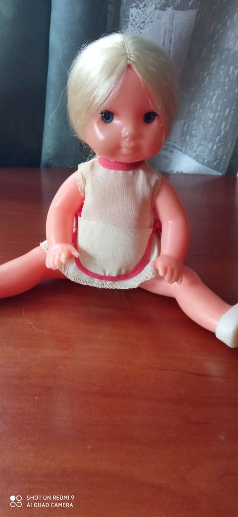 Кукла СССР с голубыми глазами.