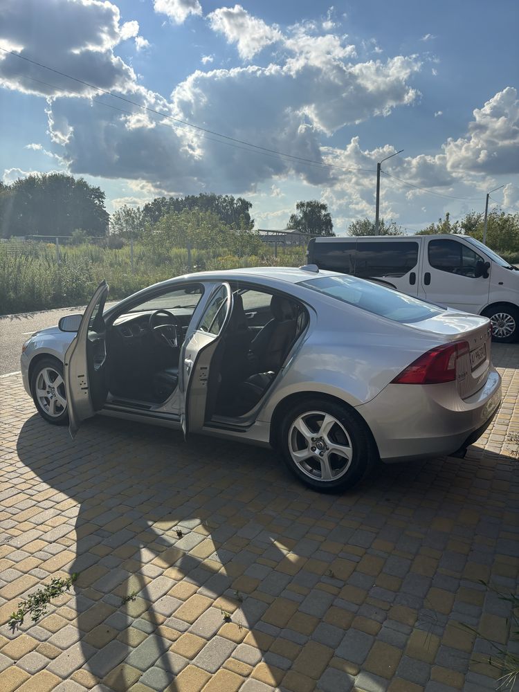 Volvo s60 t5 2011
