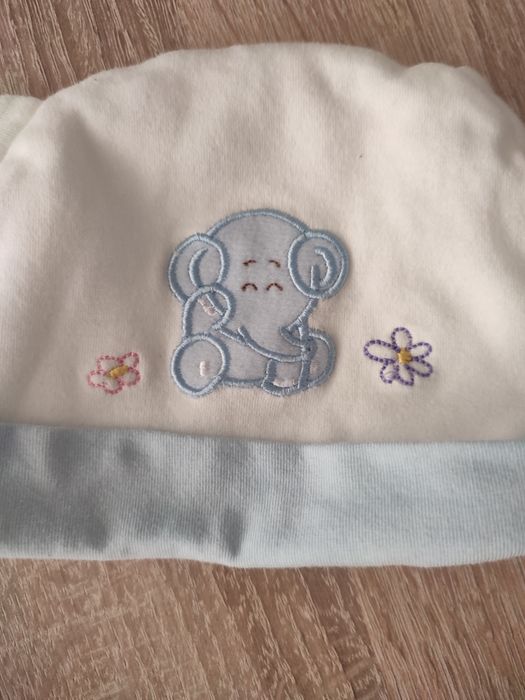 Komplecik Baby Bow Czapka, papucie, śliniak