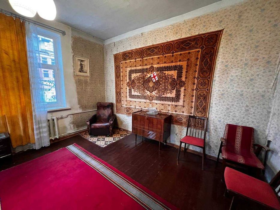 Продаж трьохкімнатної квартири в центрі міста