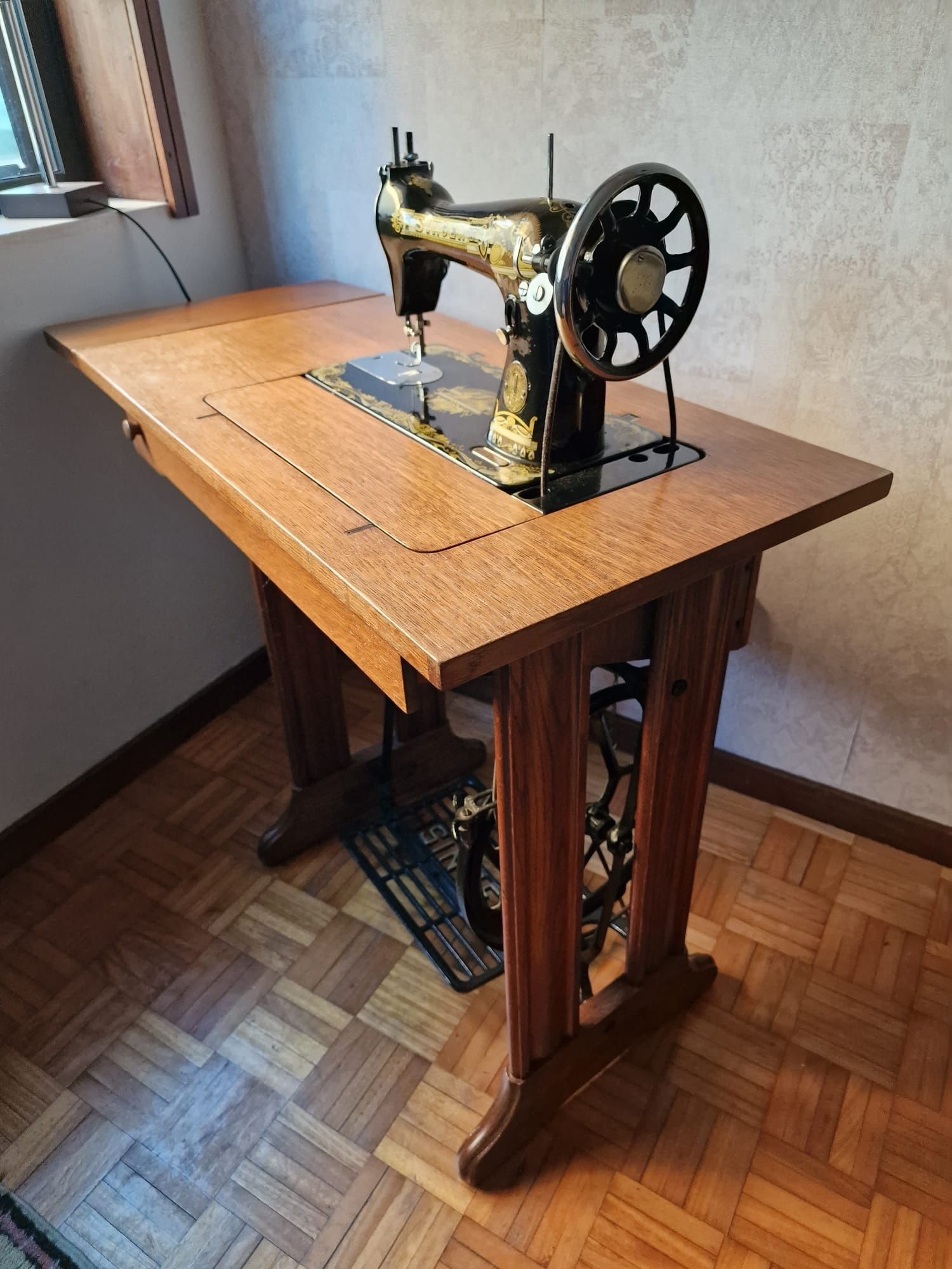 Maquina de costura antiga.