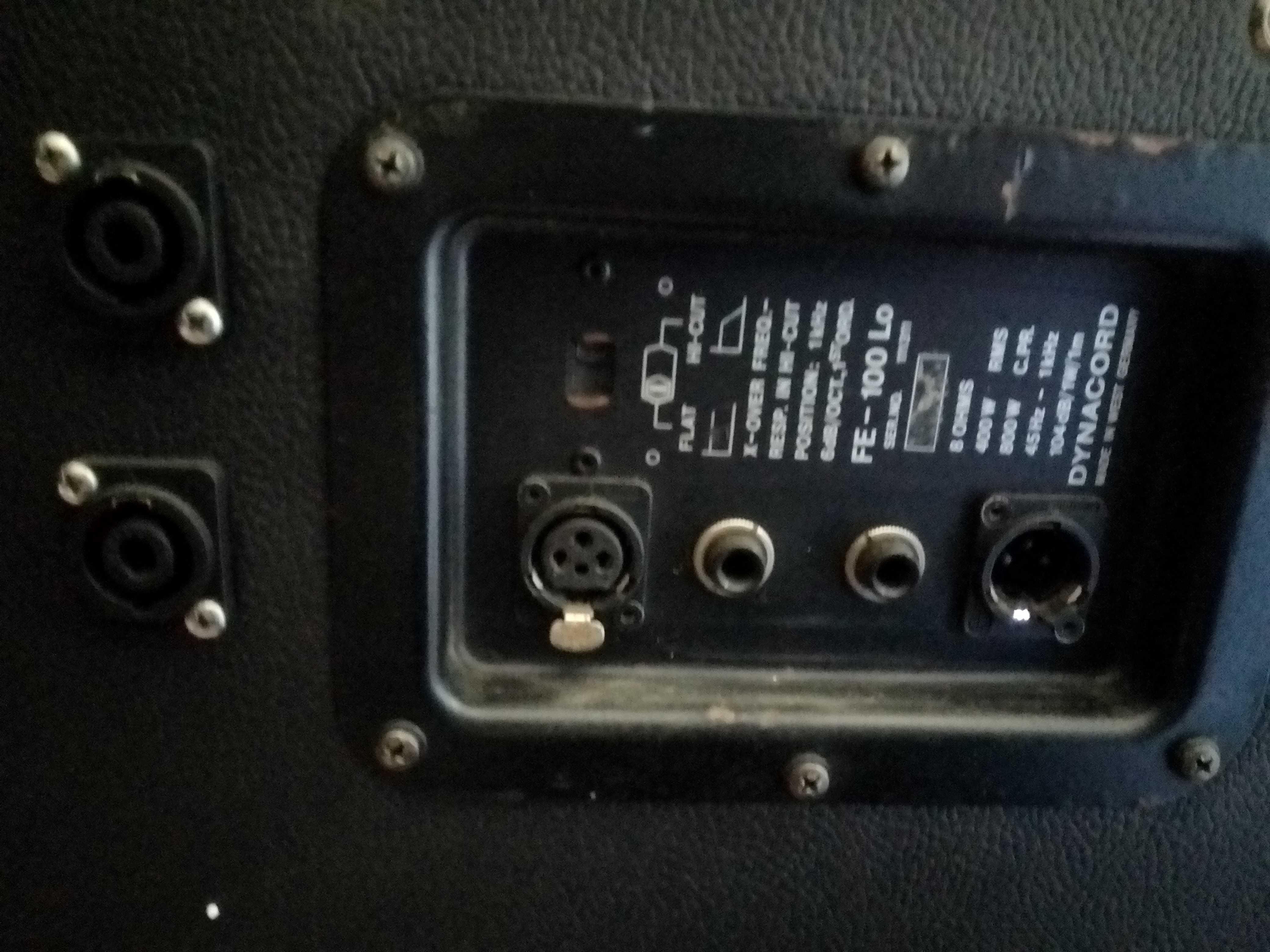 Super hiper mega pechincha Dynacord PA 6 colunas + mesa amplificada.