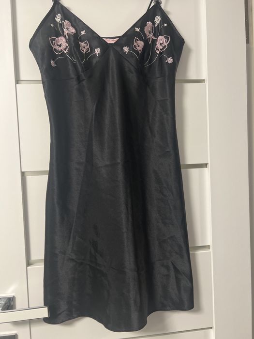 Жіноча нічна сорочка