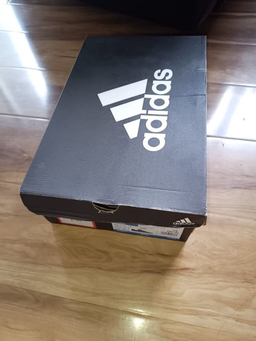 Кроссовки adidas новые оригинал по стельке 30.5 см