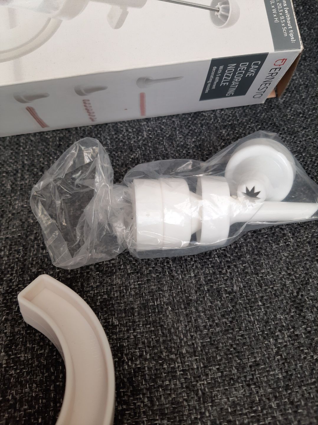 Plastikowy dekorator cukierniczy z końcówkami