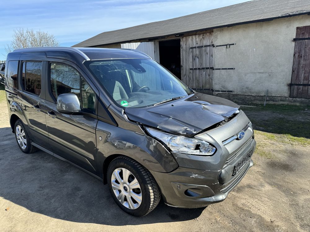 Ford Transit connect Titanium lekko uszkodzony