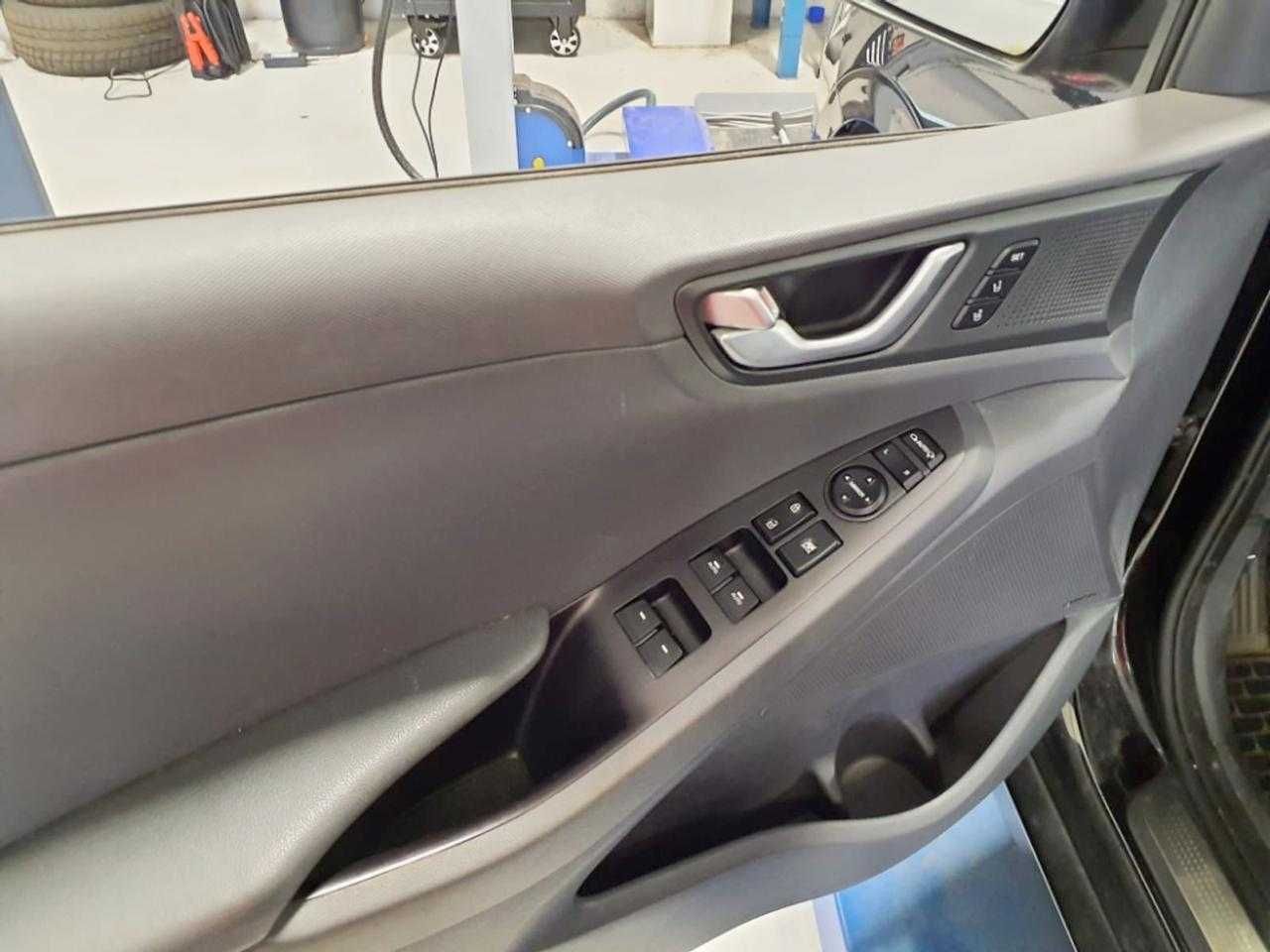 Hyundai Ionic 2017 в максимальній комплектації