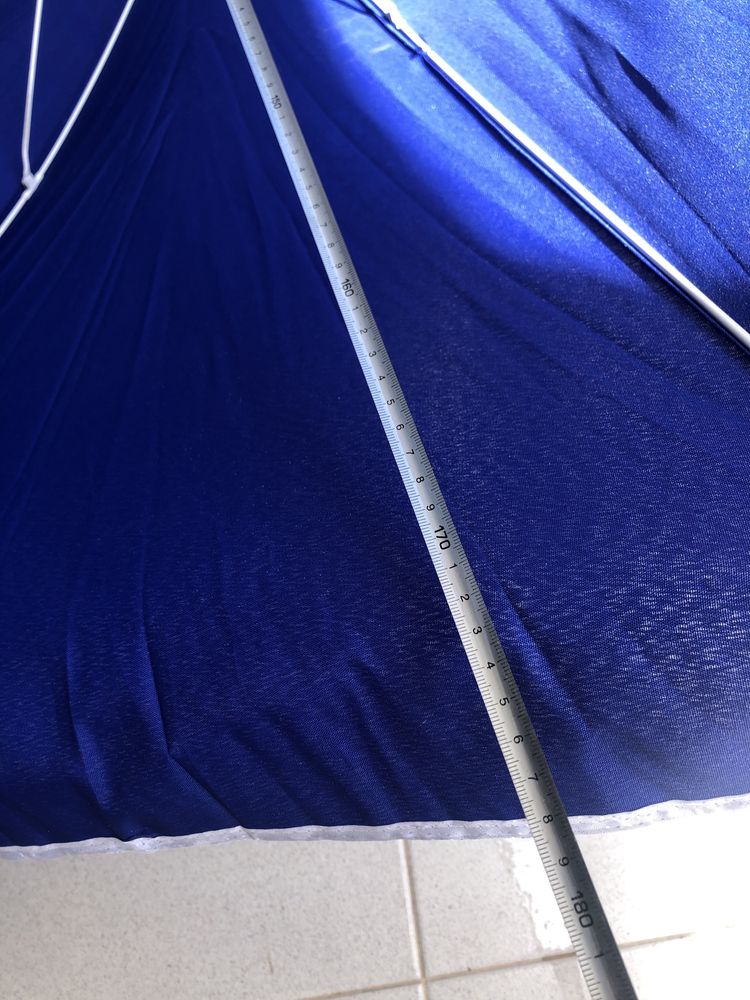 Chapéu de praia azul com saco