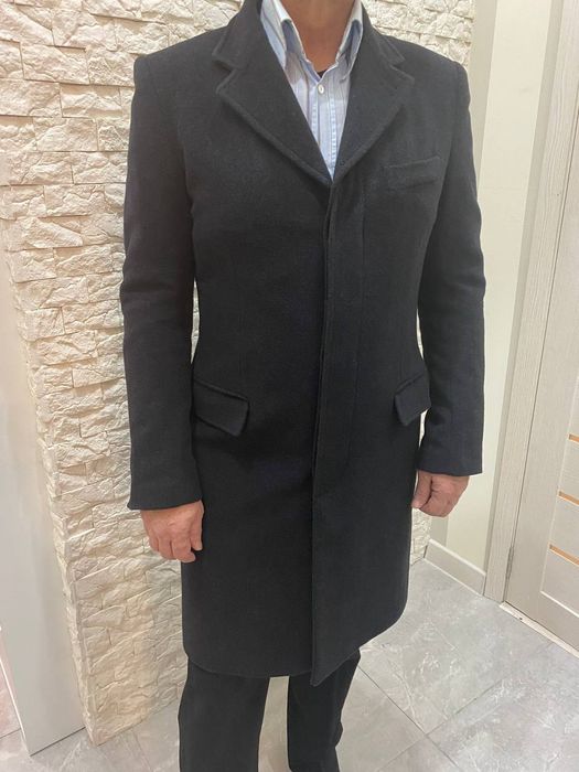 Продам  пальто  мужское  Emmanuelle  Khanh оригинал