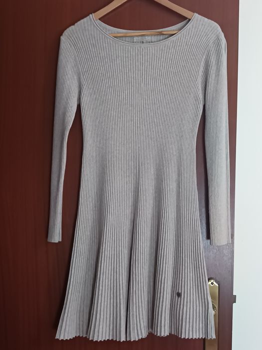 Vestido altura dos joelhos, meia estação M lãzinha