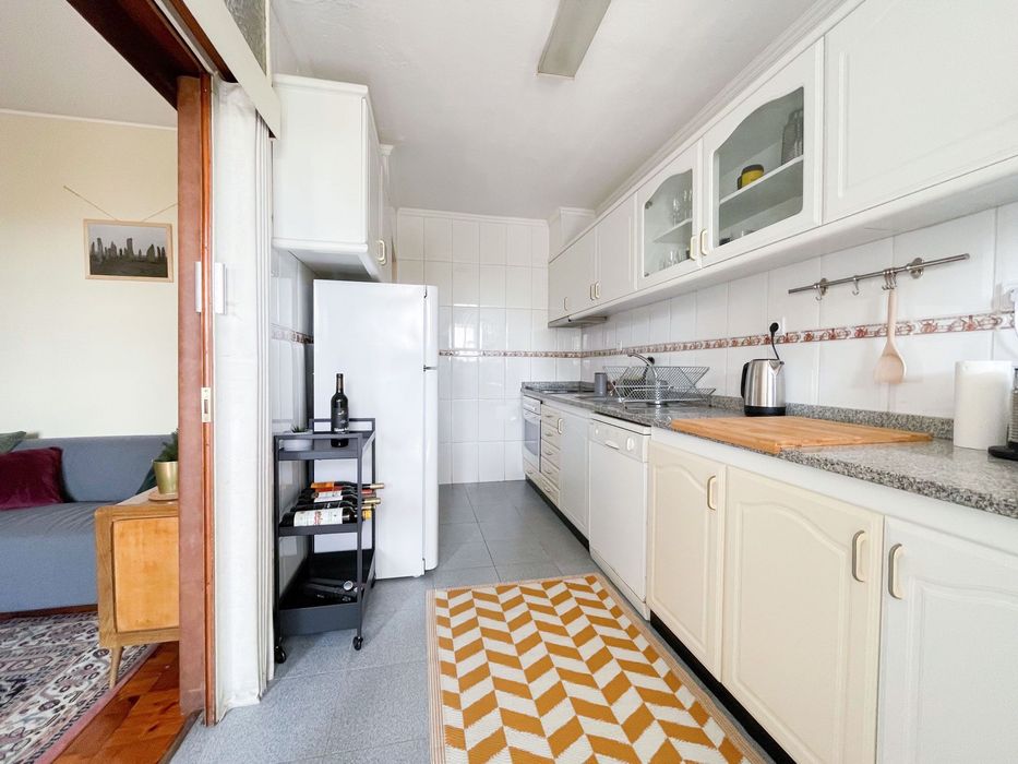 Quarto em Matosinhos, ao pé do Metro Parque Real (Despesas Incluídas)