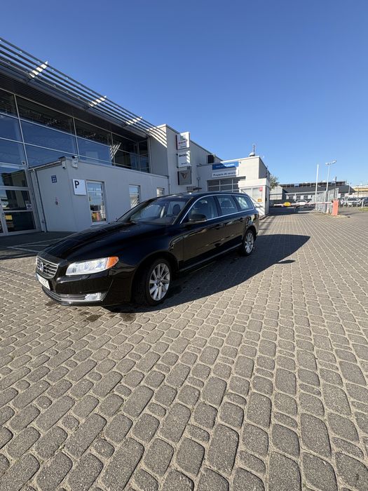 Volvo V70.