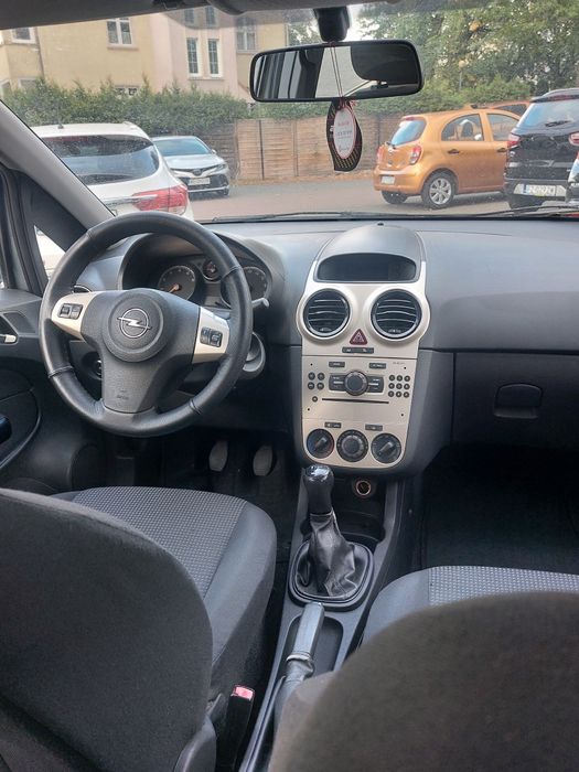 Opel Corsa 1,2 benz. 2010 r
