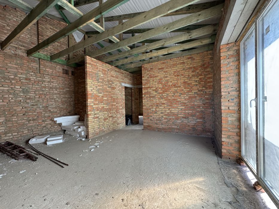 Продам котедж з комунікаціями на 3 кімнати+ділянка 2,5 сот