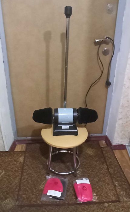 Машинка аппарат для чистки обуви.